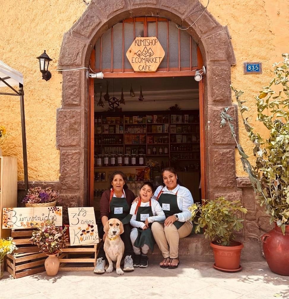 Tienda KUMI — Valle Sagrado, Perú